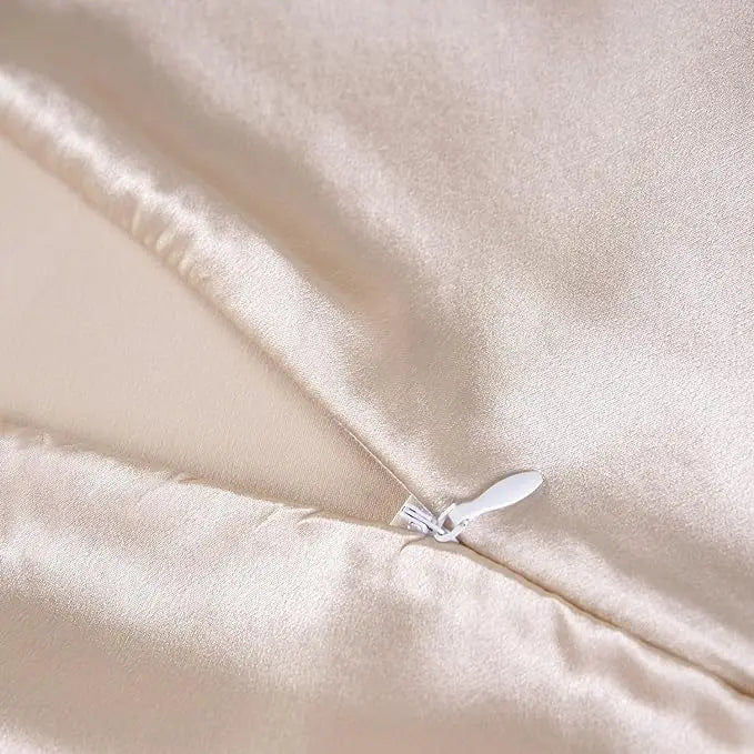 Mantelo Mulberry Silk Pillowcase